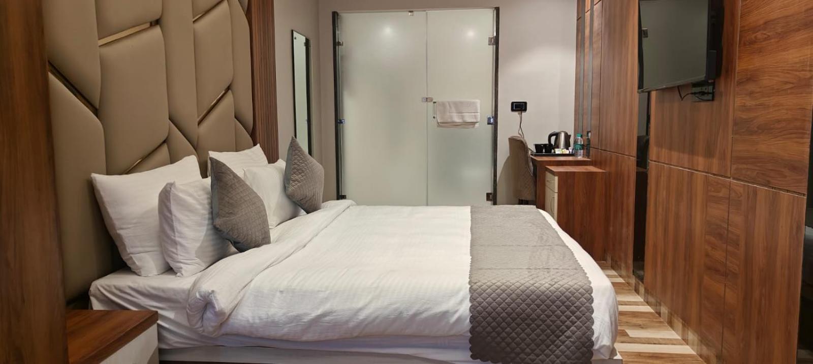 Hotel Golden Peacock ハリドワール エクステリア 写真