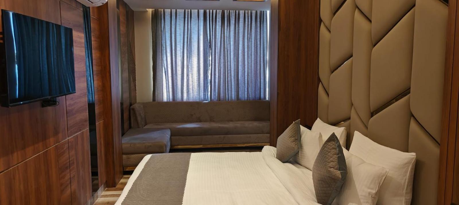 Hotel Golden Peacock ハリドワール エクステリア 写真