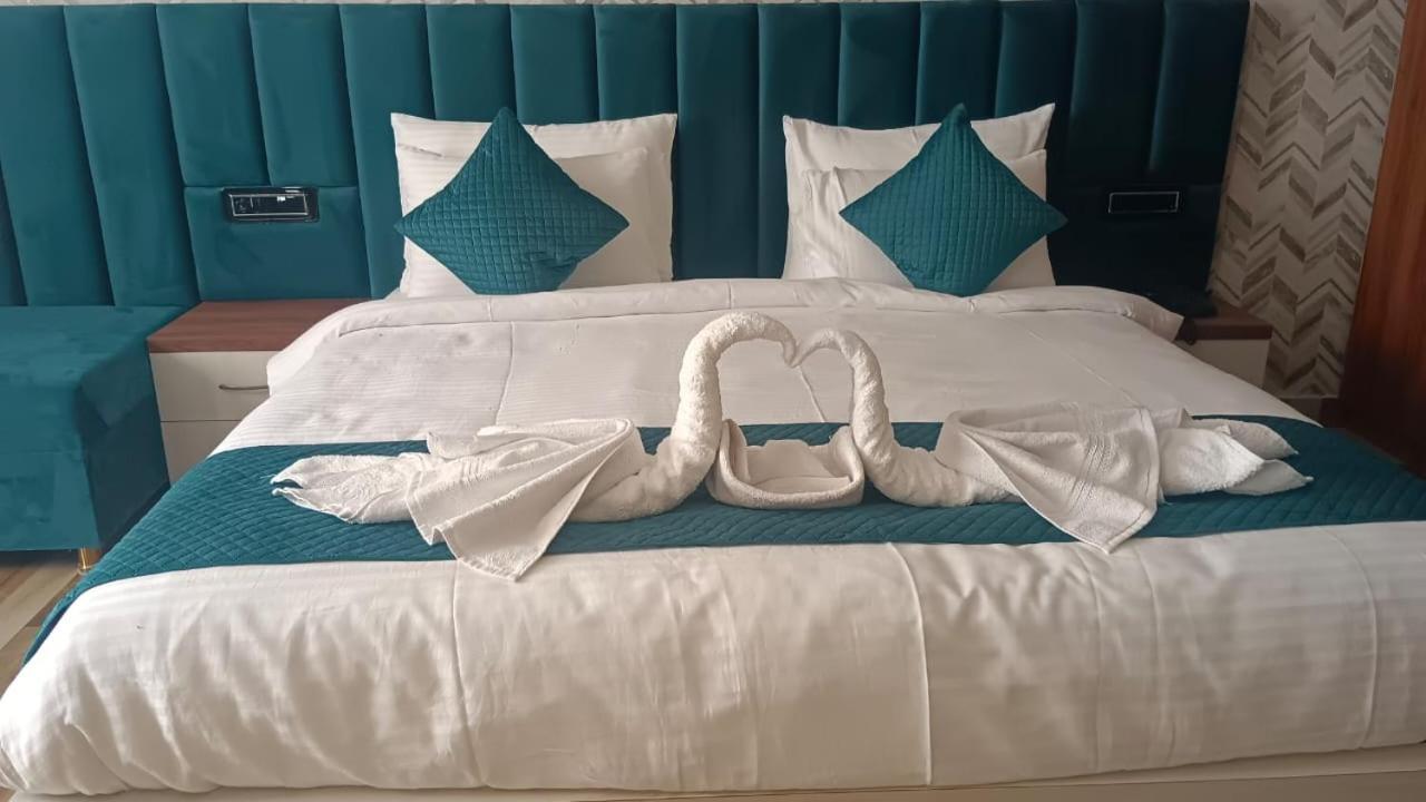 Hotel Golden Peacock ハリドワール エクステリア 写真